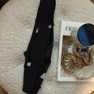 Lululemon running belt